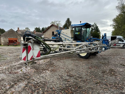 Pulvérisateur automoteur Matrot HELLIOS M24D