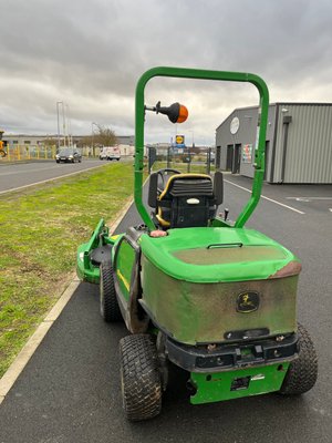 Tondeuse frontale John Deere 1445