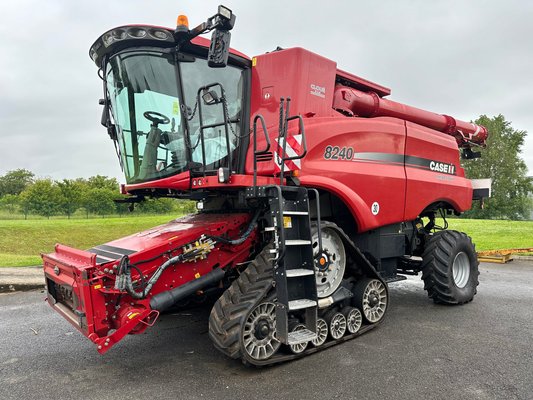Moissonneuse batteuse - AXIAL-FLOW 8240 HD