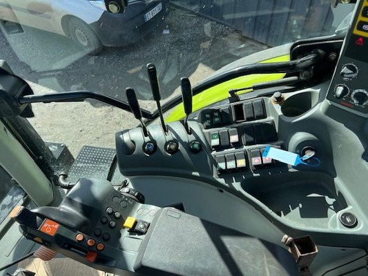 Tracteur agricole Claas ARION 620 CIS - 135