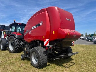 Presse à balles rondes Case IH RB465 - 2