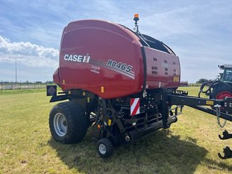 Presse à balles rondes Case IH RB465 - 1