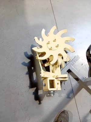 Accessoire - Disque émotteurs triples avec réglage du gabarit à trous et fixation avec gogue orientable, gauche