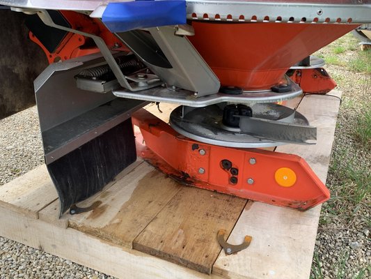 Distributeur d'engrais Kuhn AXIS 30.1