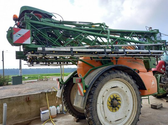 Pulvérisateur traîné Amazone UX 3200 SUPER PREMIUM