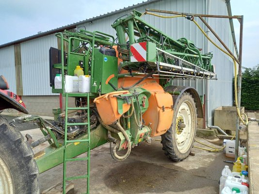 Pulvérisateur traîné Amazone UX 3200 SUPER PREMIUM