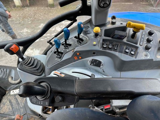 Tracteur agricole New Holland T5 120 ELECTRO COMMAND
