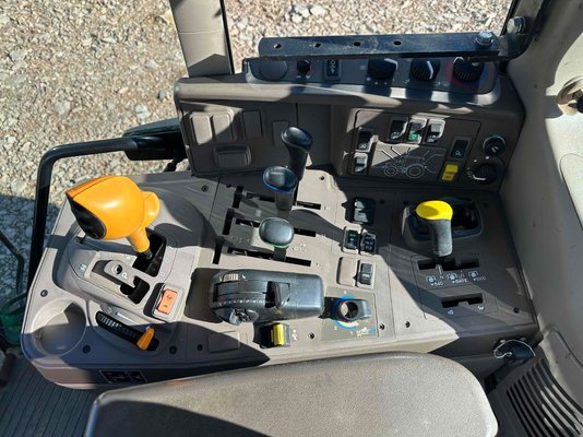Tracteur agricole John Deere 6120M