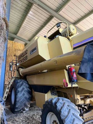 Moissonneuse batteuse New Holland TX 68