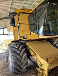 Moissonneuse batteuse New Holland TX 68 - 1