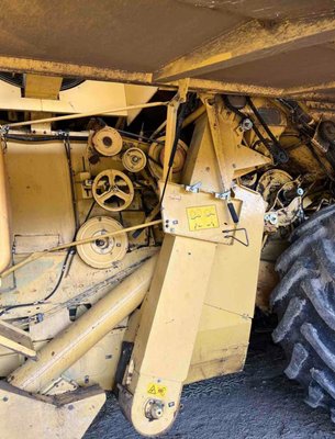 Moissonneuse batteuse New Holland TX 68