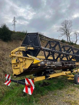 Moissonneuse batteuse New Holland TX 68