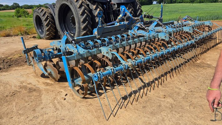 Déchaumeur à disques Lemken HELIODOR 9/700K