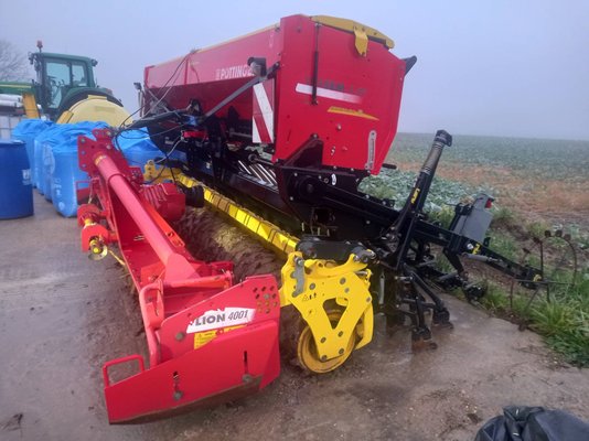 Combiné de semis Pöttinger Lion4001+Vitasem A 401