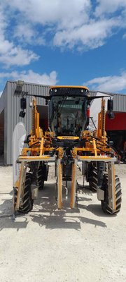 Tracteur enjambeur Pellenc Enjambeur double rangs 4 roues 240