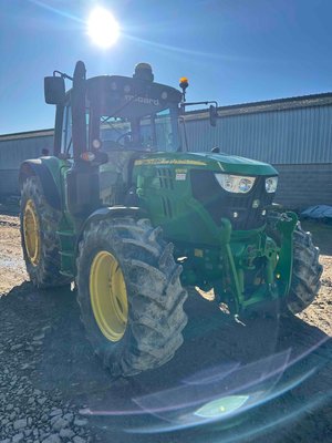 Tracteur agricole John Deere 6120M